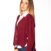 Cardigan bordeaux Rinaldi Cashmere, profilo laterale con bottoni e dettaglio artigianale
