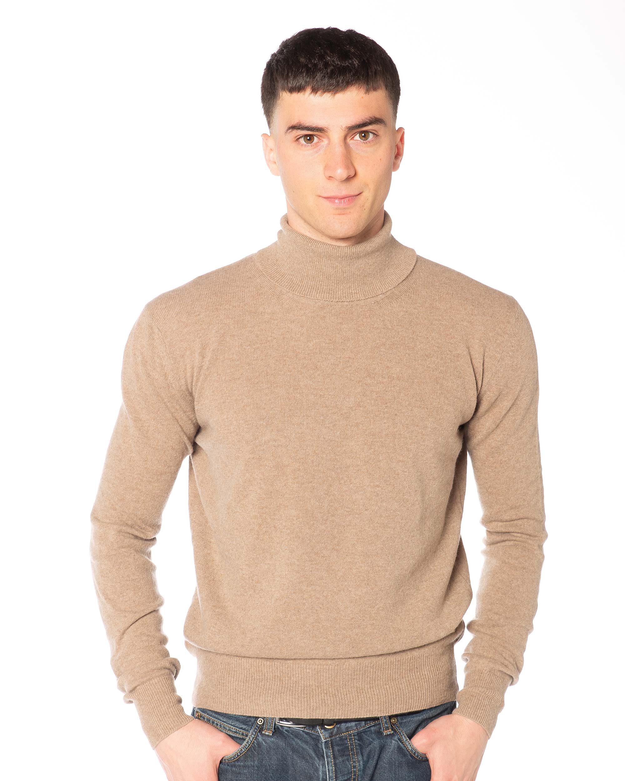 Dolcevita uomo beige in misto cashmere, collo alto a coste e vestibilità regular – Rinaldi Cashmere.