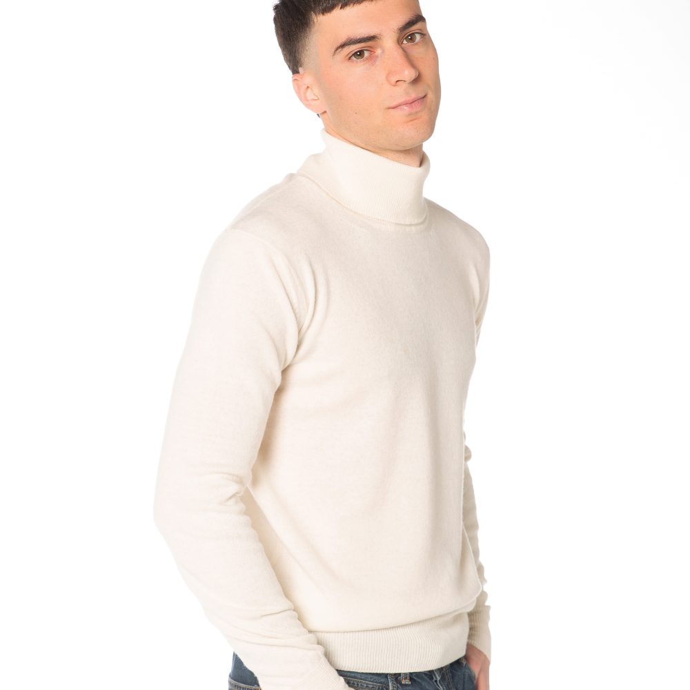 Maglione panna uomo in misto cashmere, dolcevita caldo e traspirante con dettagli a coste.