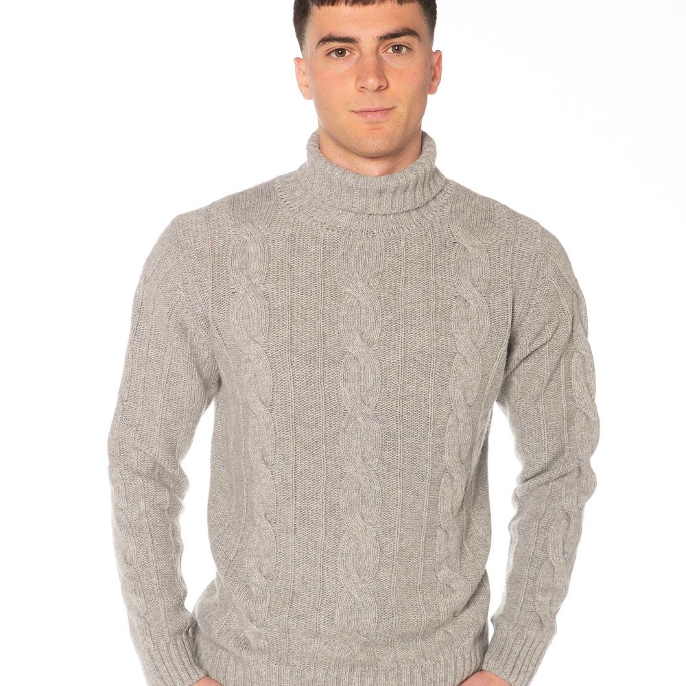 Dolcevita uomo grigio in misto cashmere e lana merinos extrafine con lavorazione a trecce e collo a coste – Rinaldi Cashmere.