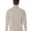 Maglione dolcevita uomo grigio in misto cashmere, design a trecce e vestibilità regular per comfort quotidiano.