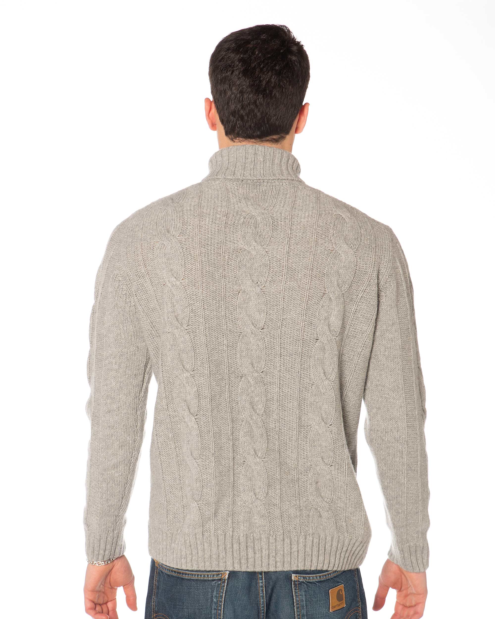 Maglione dolcevita uomo grigio in misto cashmere, design a trecce e vestibilità regular per comfort quotidiano.