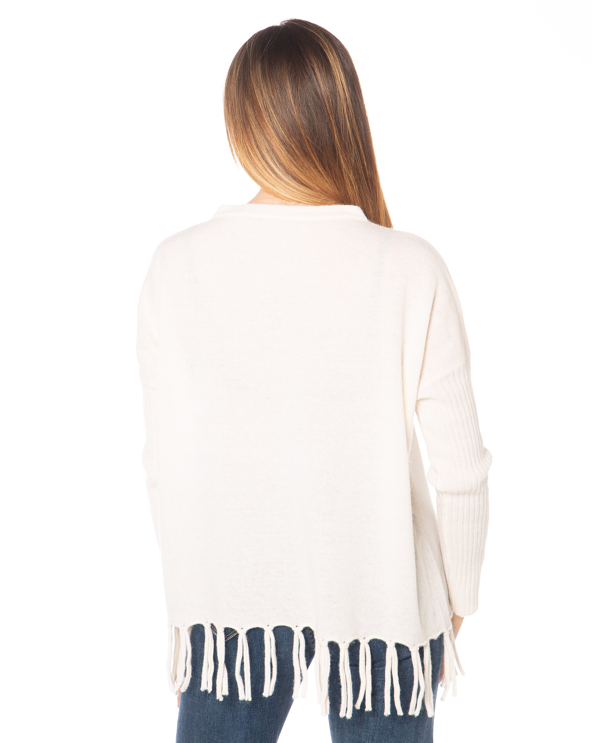 Retro maglia donna panna in misto cashmere, fondo con frange e finitura elegante, comfort naturale firmato Rinaldi Cashmere.