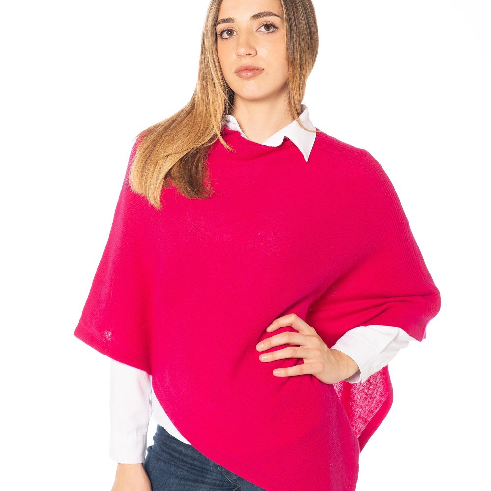 Mantella fucsia Rinaldi Cashmere, finezza 12, perfetta per look vivaci ed eleganti.