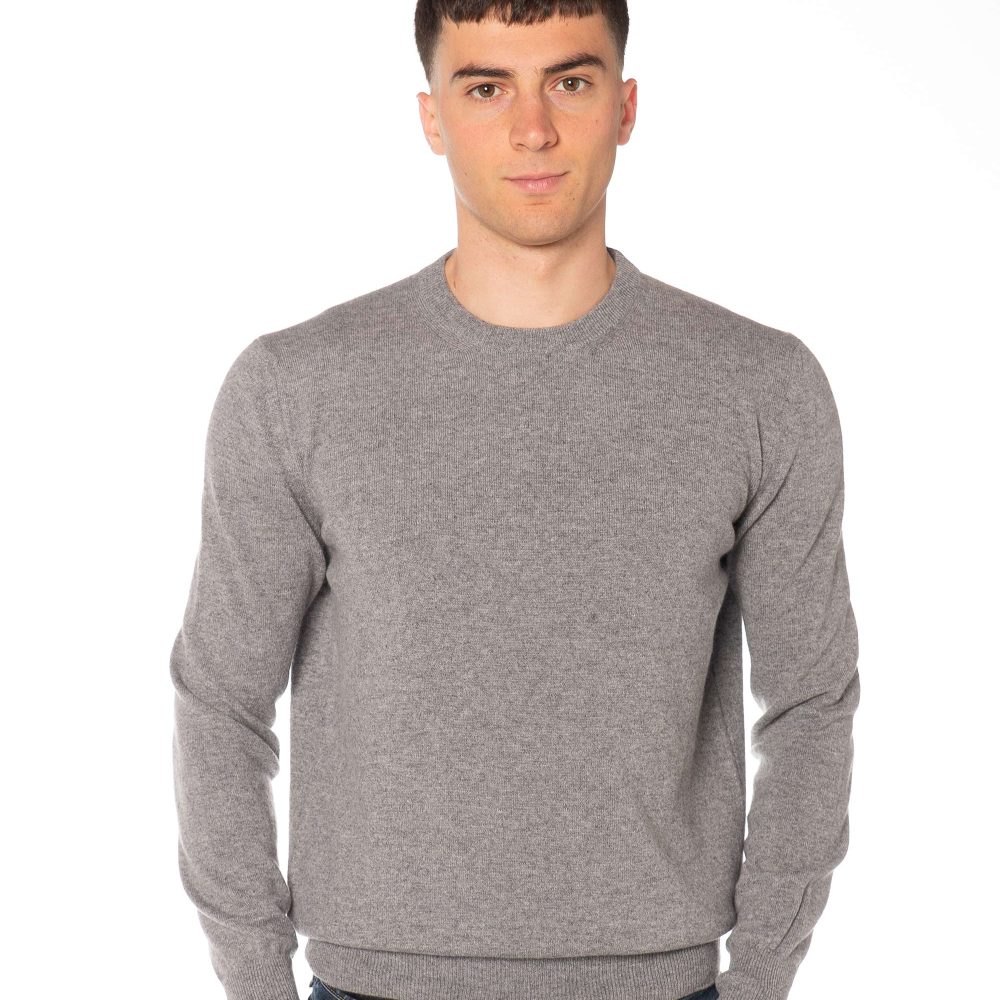 Maglione uomo grigio in puro cashmere, paricollo essenziale con finiture a coste e vestibilità regular – Rinaldi Cashmere.
