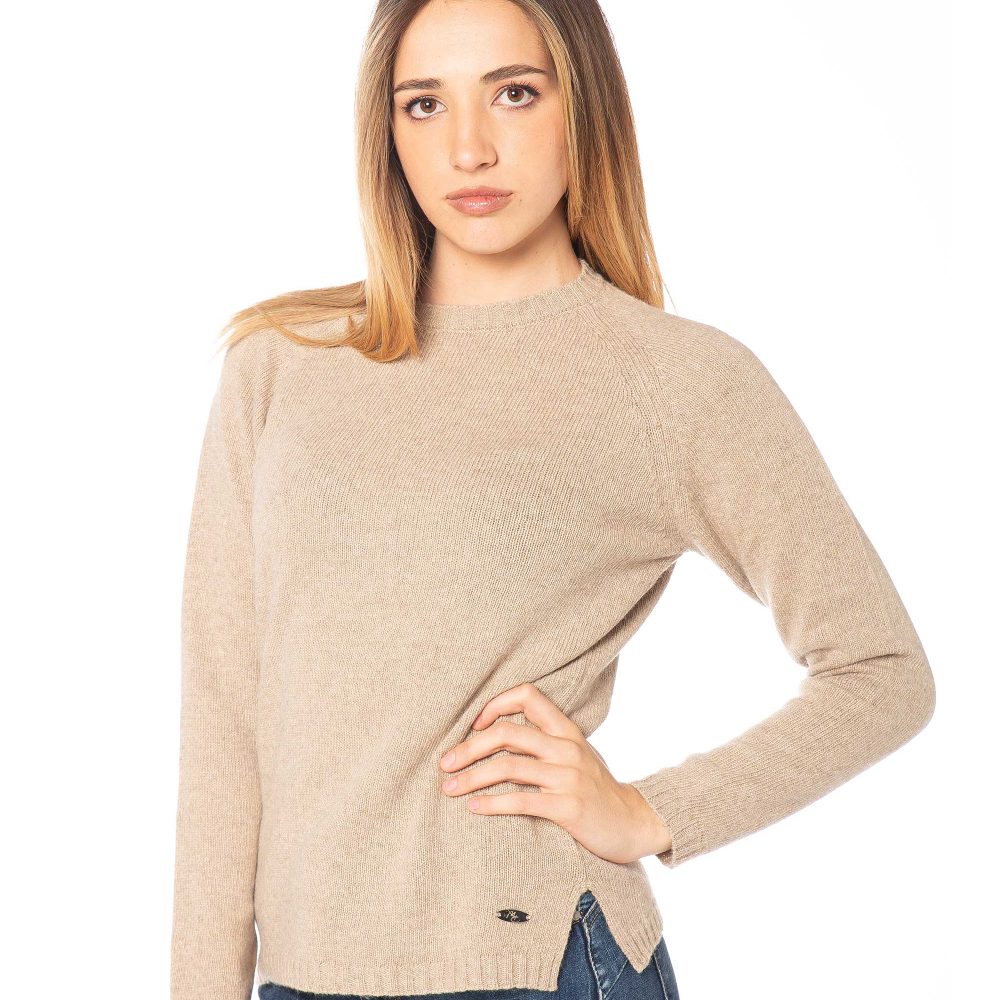 Collezione DONNA 12 Vista laterale paricollo donna beige in misto cashmere, lavorazione rasata e vestibilità regular, stile naturale e raffinato.