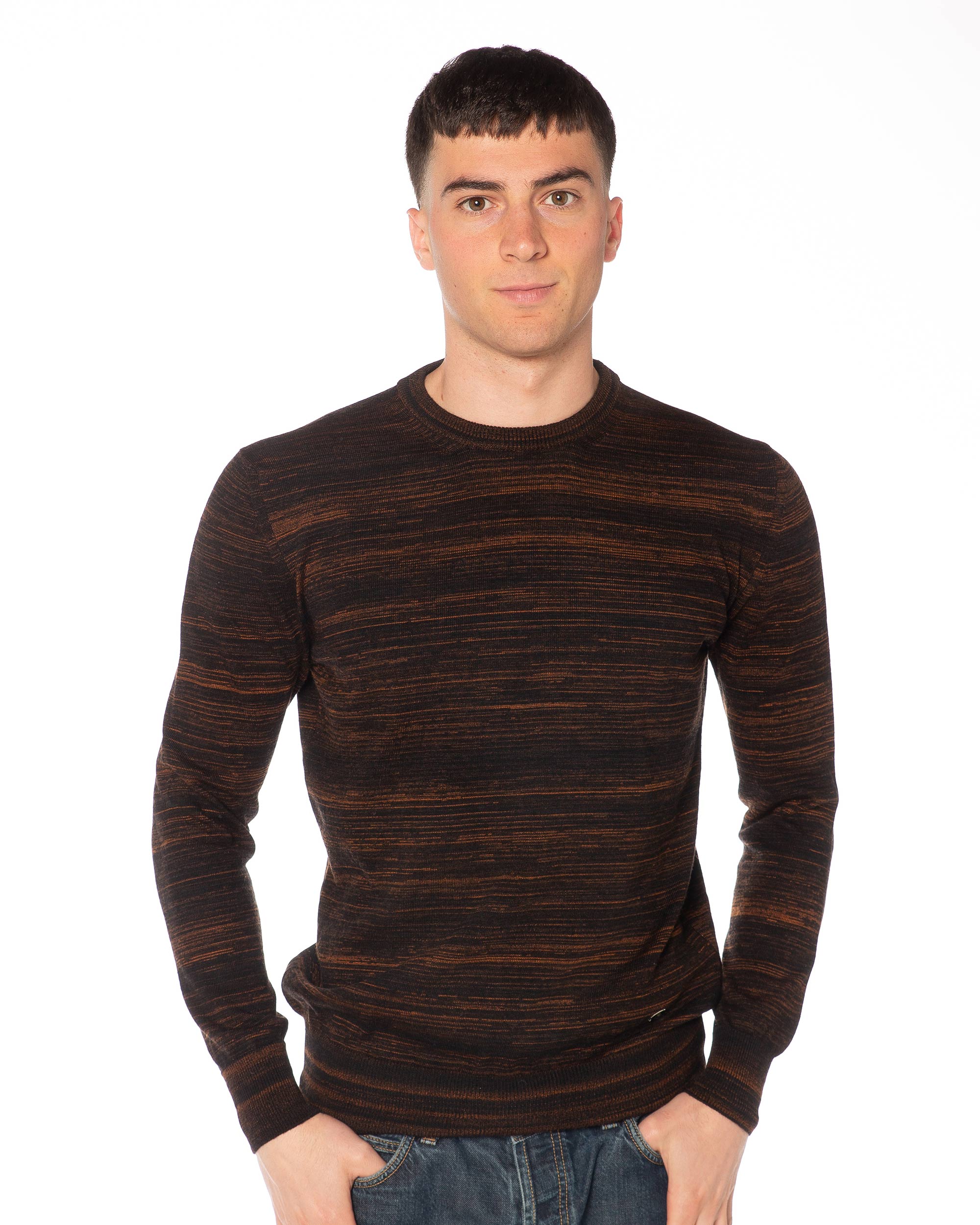 Maglione uomo marrone in misto mohair e lana merinos extrafine, paricollo elegante con lavorazione rasata effetto fiammè – Rinaldi Cashmere.