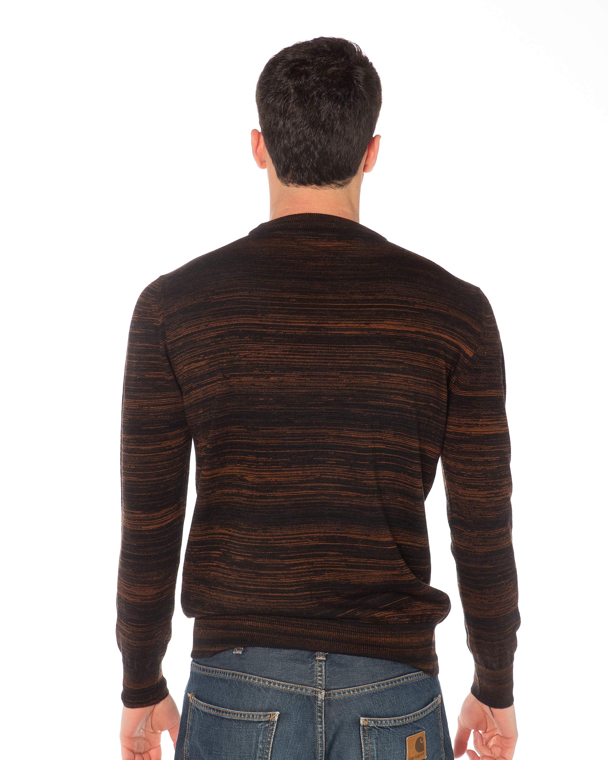 Retro maglione marrone uomo in misto mohair, vestibilità regular e texture vaporosa che unisce comfort e ricercatezza.