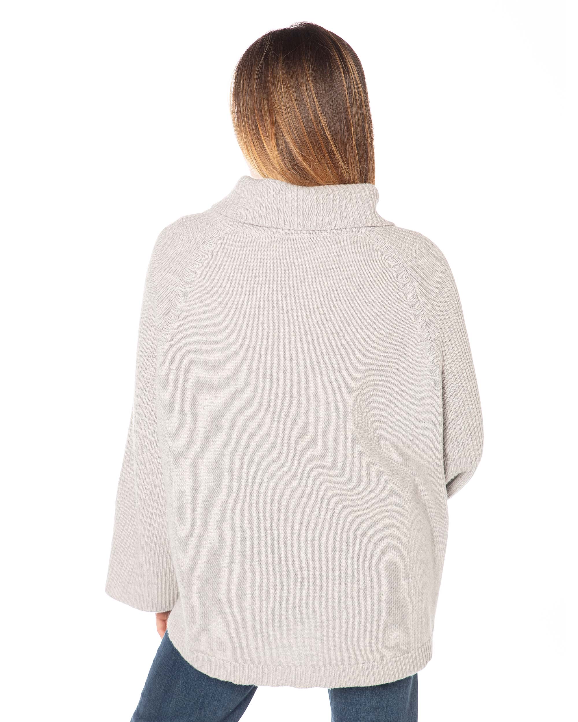 Retro poncho donna in misto cashmere grigio, finezza 7, taglio regolare e lavorazione rasata.