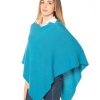 Dettaglio tessuto poncho donna ottanio in misto cashmere, lavorazione rasata fine, texture soffice – Rinaldi Cashmere