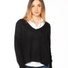 Scollo a V 2403 10% Cashmere Nero Fronte Maglia donna nera con scollo a V in misto cashmere Rinaldi Cashmere, morbida e leggera, ideale per un look elegante e senza tempo.