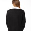 Scollo a V 2403 10% Cashmere Nero Retro Retro maglia donna nera in misto cashmere, scollo a V e fondo a coste, comfort e raffinatezza firmati Rinaldi Cashmere.