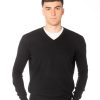 Maglione nero uomo scollo a V in misto cashmere e lana merinos, lavorazione rasata – pullover elegante firmato Rinaldi Cashmere.