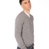 Pullover grigio uomo 100% cashmere, rifinito a coste e ideale per outfit eleganti e casual chic.