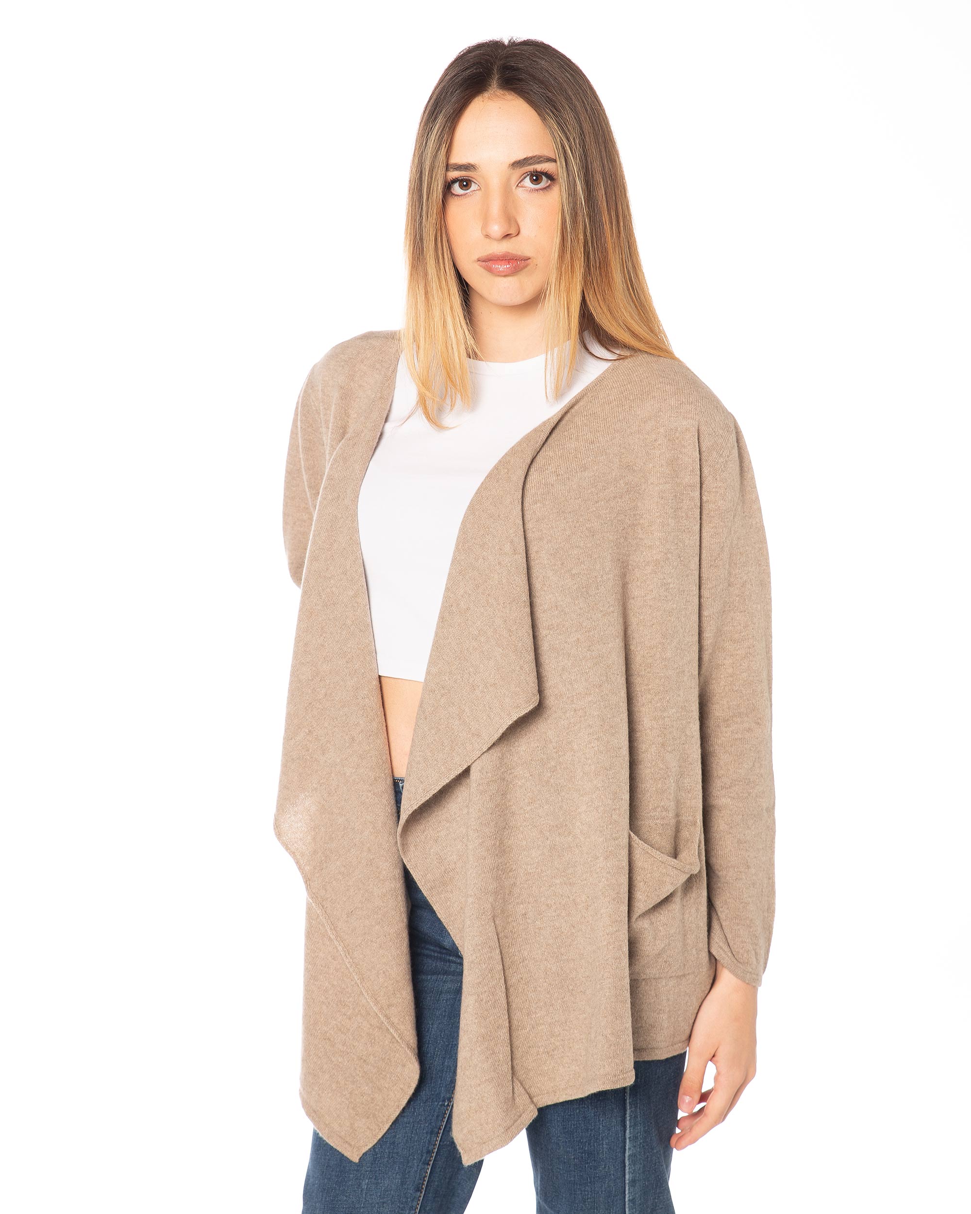 Spolverino marrone in cashmere artigianale Rinaldi Cashmere, profilo laterale raffinato