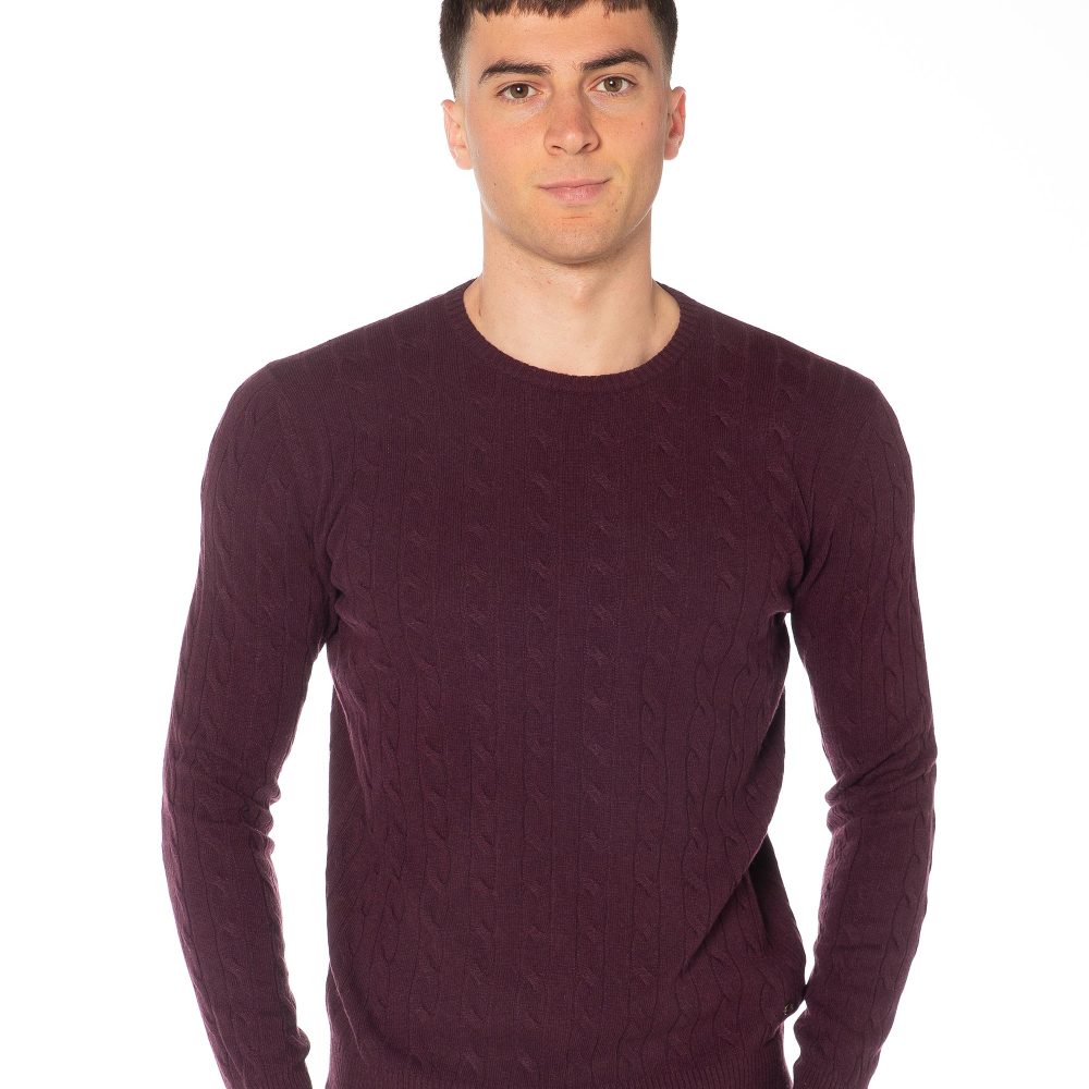 Maglione uomo viola in misto cashmere con lavorazione a trecce, paricollo e finiture a coste – Rinaldi Cashmere.