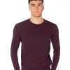 Treccia I005U 10% Cashmere Viola Fronte Maglione uomo viola in misto cashmere con lavorazione a trecce, paricollo e finiture a coste – Rinaldi Cashmere.