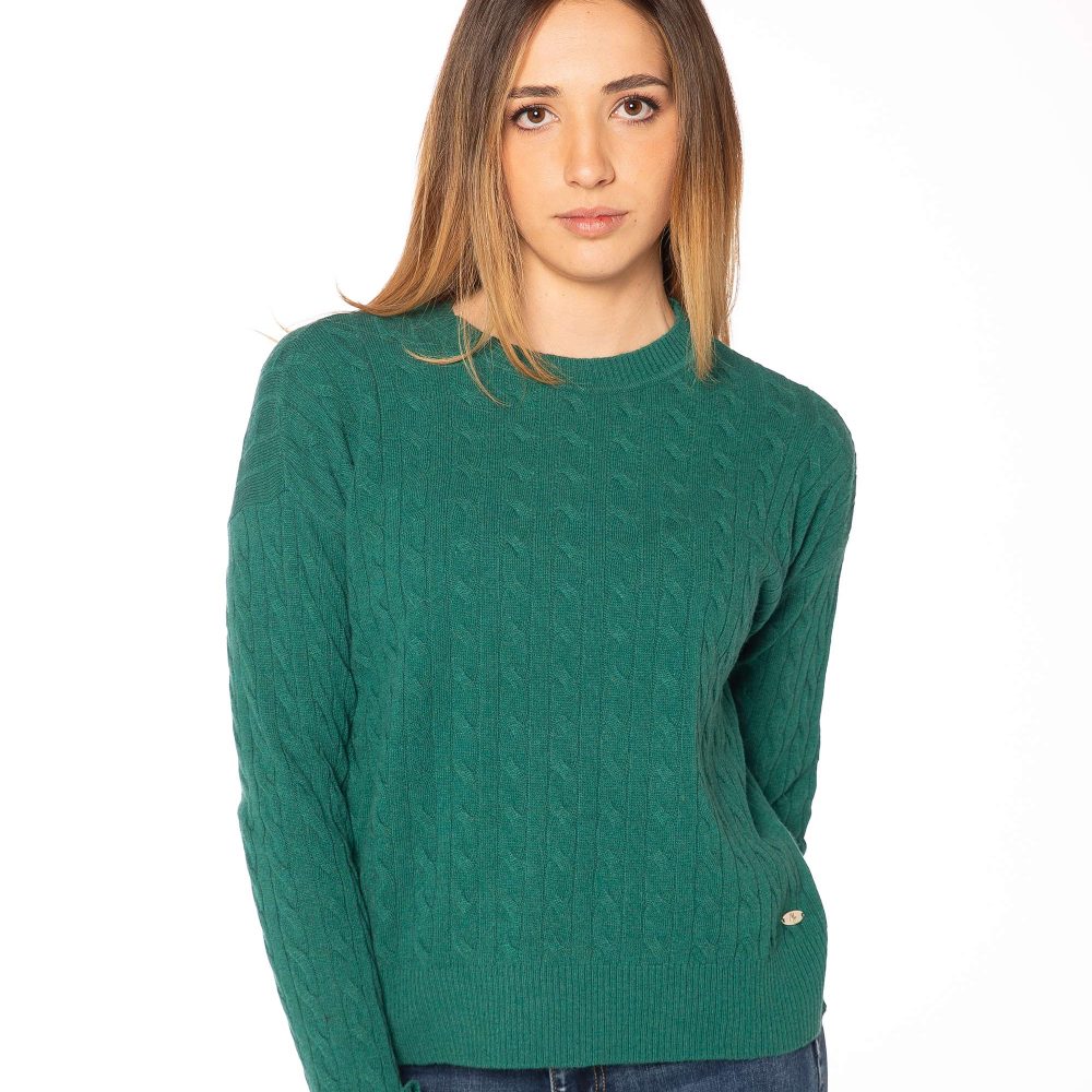 Collezione DONNA 17 Maglia treccia donna verde in misto cashmere Rinaldi Cashmere, paricollo con lavorazione a trecce, morbida e versatile per ogni stagione.